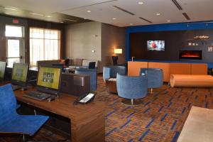a lobby with desks and chairs with computers on them at Courtyard by Marriott Youngstown Canfield in Canfield