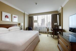 Cama ou camas em um quarto em Warsaw Presidential Hotel