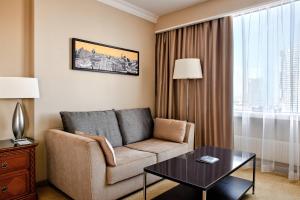 Uma área de estar em Warsaw Presidential Hotel
