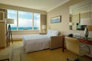 Cama ou camas em um quarto em Warsaw Presidential Hotel