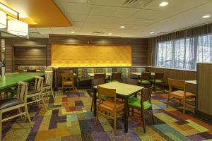 a dining room with tables and chairs in a restaurant at Fairfield Inn & Suites by Marriott Meridian in Meridian