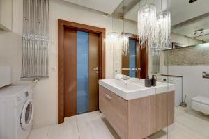 a bathroom with a sink and a washing machine at Luxury Willa Morska by Grand Apartments in Sopot