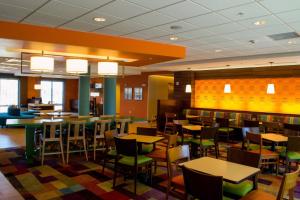 a dining room with tables and chairs in a restaurant at Fairfield Inn & Suites by Marriott Fort Walton Beach-West Destin in Fort Walton Beach