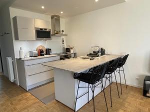Kuchyňa alebo kuchynka v ubytovaní Très bel appartement T3 centre ville, commerces et gare