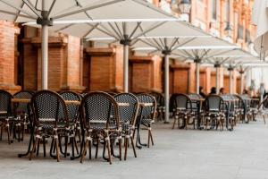 Reštaurácia alebo iné gastronomické zariadenie v ubytovaní Acacia magnifique T2 rénové.