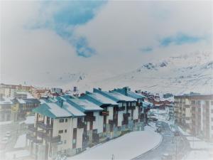 Fotografia z galérie ubytovania Studio cabine exposé sud, 4 pers, proche pistes et commerces, Tignes Lavachet - FR-1-411-865 v destinácii Tignes