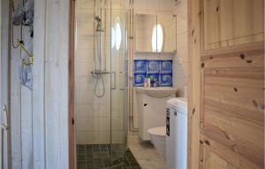 Koupelna v ubytování 1 Bedroom Amazing Home In Figeholm