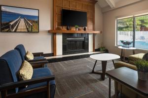a living room with a fireplace and a tv at Residence Inn by Marriott San Francisco Airport San Mateo in San Mateo