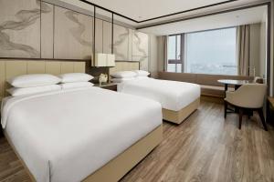 Postel nebo postele na pokoji v ubytování Daegu Marriott Hotel