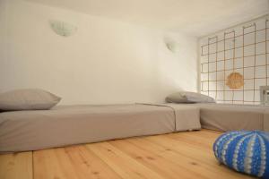 Imagem da galeria de Κατοικία Uppolis με θέα τα νησιά em Ano Syros