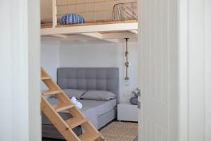 Imagem da galeria de Κατοικία Uppolis με θέα τα νησιά em Ano Syros mais 94 fotografias