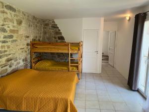 Posteľ alebo postele v izbe v ubytovaní Le Moulin de Prades 4 étoiles logement entier Parc Naturel Haut Languedoc - Salagou