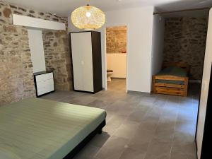 Posteľ alebo postele v izbe v ubytovaní Le Moulin de Prades 4 étoiles logement entier Parc Naturel Haut Languedoc - Salagou