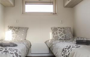 Postel nebo postele na pokoji v ubytování Cozy Ship In Aalsmeer With Wifi