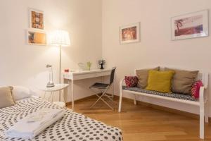 a room with two beds and a desk and a desk at iFlat Apê Ponte Sisto in Rome
