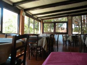 En restaurant eller et andet spisested på La Liccia - Camping&Village