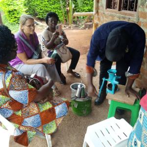 un grupo de personas sentadas en una habitación en Richy Hotels and Safaris, en Mbale