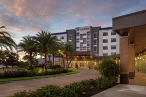 a rendering of the east hotel at dusk at The Celeste Hotel, Orlando, a Tribute Portfolio Hotel in Orlando