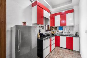 Fotografie z fotogalerie ubytování Homlee-Divya 3BHK-Vaishali Metro-Lift-Max Hospital v destinaci Ghaziabád