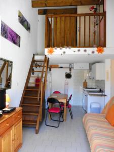 Zdjęcie z galerii obiektu MAISONS DU GOLF Joli T3 villa mitoyenne proche plage Richelieu Cap d'Agde w Cap d'Agde