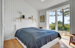 Postel nebo postele na pokoji v ubytování Lovely Home In Knebel With House Sea View