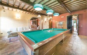 a living room with a pool table in it at Stunning Home In Torgiano Pg With Kitchen in Brufa