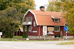 a red house on the side of a street at Edith och Julia B&B in Rälla