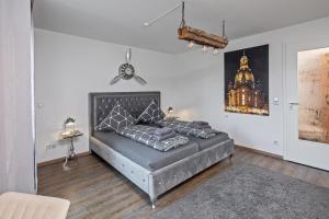 Postel nebo postele na pokoji v ubytování Dresden Wohnoase an der Elbe