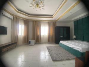 Rúm í herbergi á Hôtel rotana