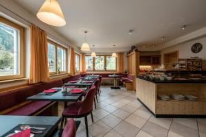 Restaurace v ubytování Hotel Appartement Haus Gitschberg + 37 fotografií