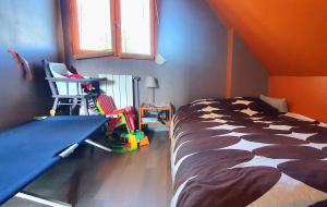 a bedroom with a bed and a chair in it at Maison lumineuse dans un cadre verdoyant in Saint-Prix