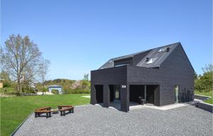 Gallery image of Gorgeous Home In Ebeltoft With Kitchen in Ebeltoft +27 photos
