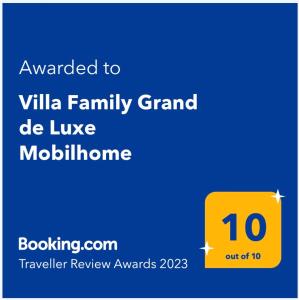 un cartel amarillo que lee otorgado a la familia Villa Grand de lux melrhorne en Villa Family Grand de Luxe Mobilhome en Selce