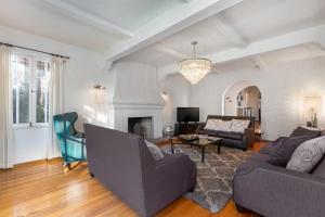 a living room with two couches and a fireplace at Renovated Spanish 3BD 2BA near Beverly Hills in Los Angeles