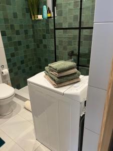 A bathroom at Boho Privet Flat in Athens