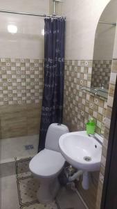 a bathroom with a toilet and a sink at Квартира студия in Chişinău