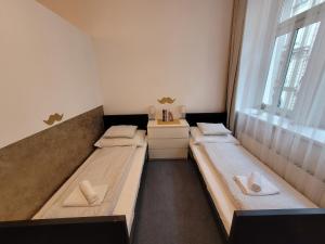 Posteľ alebo postele v izbe v ubytovaní Little Tom Apartments
