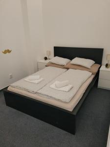 Posteľ alebo postele v izbe v ubytovaní Little Tom Apartments