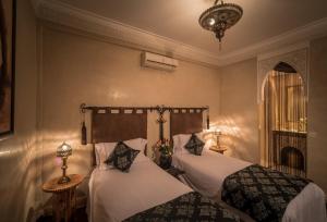 Postel nebo postele na pokoji v ubytování Riad Dar Attika + 37 fotografií