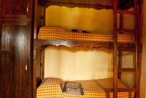 Un ou plusieurs lits superposés dans un hébergement de l'établissement B&B CASA MEDIEVALE DEL MUGNAIO (1300)