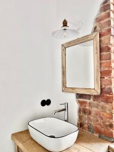 a bathroom with a white bath tub and a mirror at Ublik Stacja in Ublik