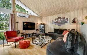 Зона вітальні в Nice Home In Nykbing Sj With 6 Bedrooms, Sauna And Wifi