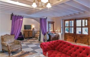 een woonkamer met een rode bank en paarse gordijnen bij 5 Bedroom Stunning Home In Milna in Milna