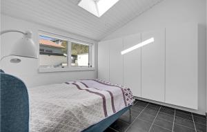 a white bedroom with a bed and a window at Awesome Home In Eg With Kitchen in Egå