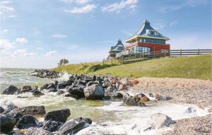 a house on the shore of a beach with rocks at Wachter in Stavoren