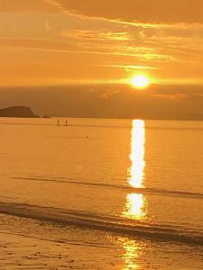 ノース・バーウィックにあるBeach Havenの夕日を眺めながらのビーチでの夕日