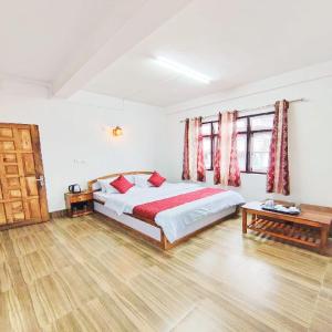 Postel nebo postele na pokoji v ubytování Jain Homestay