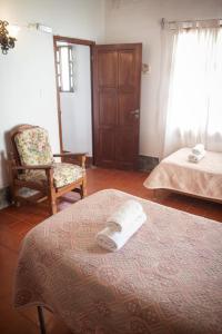 a hotel room with a bed and a chair and a window at Tampu in Cachí