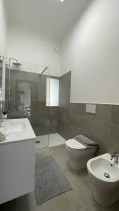Et badeværelse på Trastevere Design Apartment