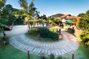 an aerial view of a garden with a wooden table at Pousada Vila do Bosque in Bombinhas